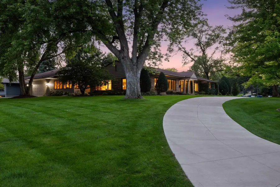 4801 Woodhill Way, Edina, MN 55424 - #2