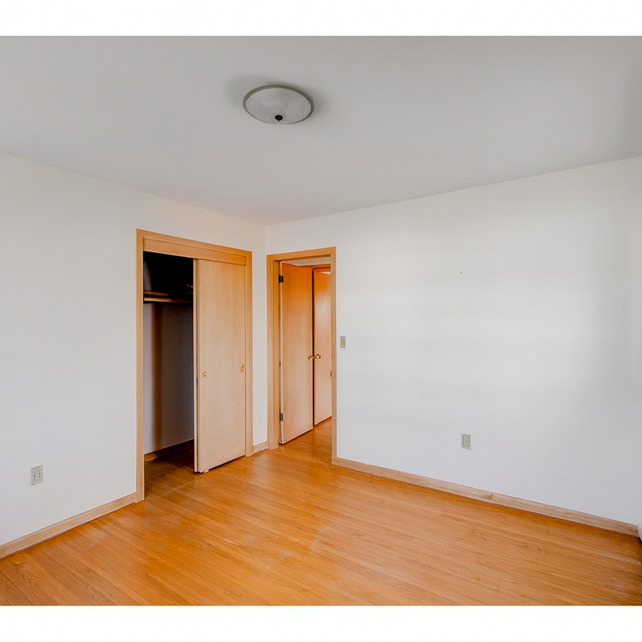 136 20th Avenue N, South Saint Paul, MN 55075 - #3