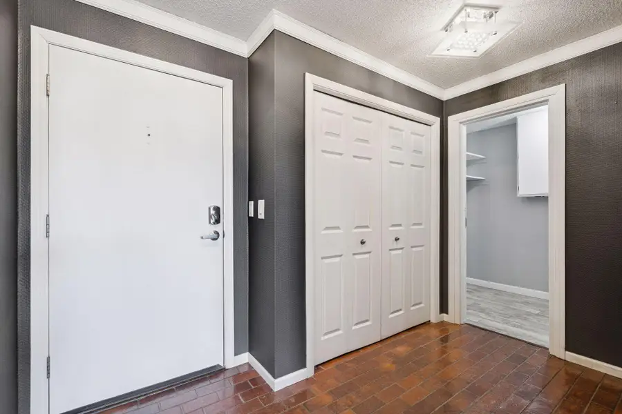 6075 Lincoln Drive #305, Edina, MN 55436 - Image #3