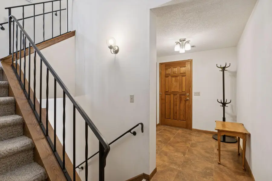 2406 County Road D W #4, Roseville, MN 55112 - #3