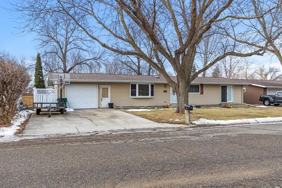 902 Cheryl Avenue, Marshall, MN 56258 - Image #2
