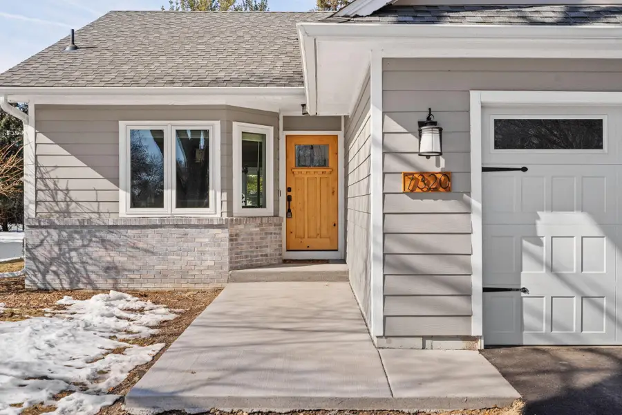 7320 Hunters Run, Eden Prairie, MN 55346 - #2