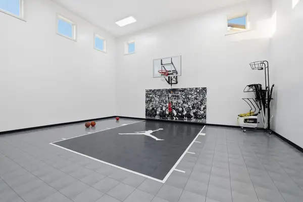 5425 Niagara Lane N, Plymouth, MN 55446