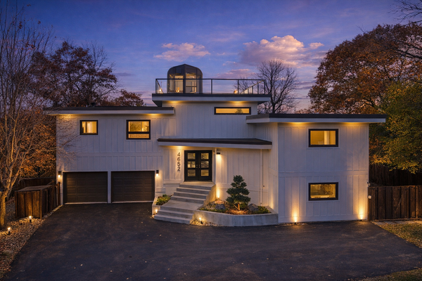 4652 Nine Oaks Circle, Bloomington, MN 55437