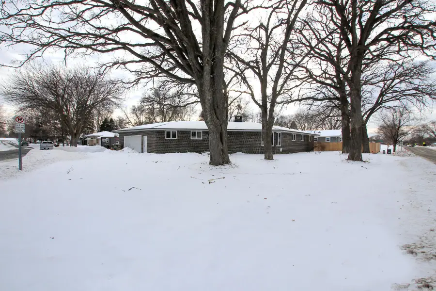 1020 Roberts Road Sw, Hutchinson, MN 55350 - Image #2