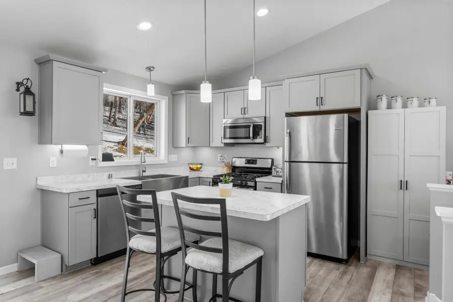 1572 Burg Avenue, Saint Paul, MN 55119 - #3