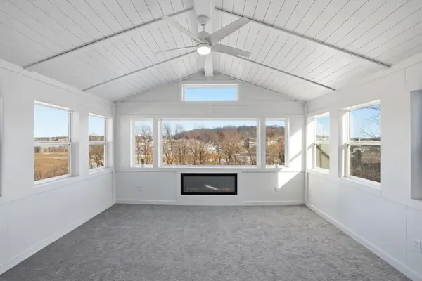 1525 Hemlock Way, Chanhassen, MN 55317