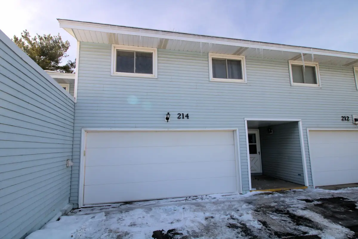 214 Shawnee Trail, Shakopee, MN 55379 - #1