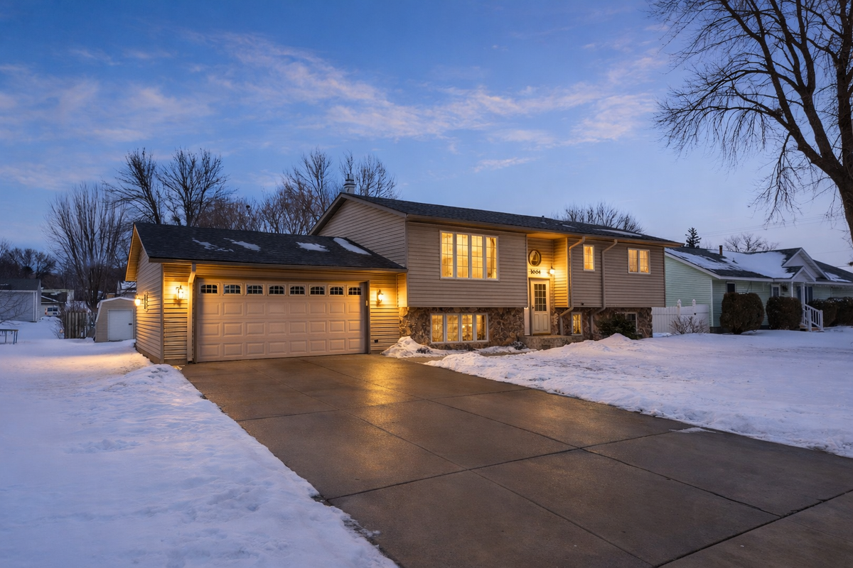 3004 2nd Avenue Nw, Willmar, MN 56201 - #1