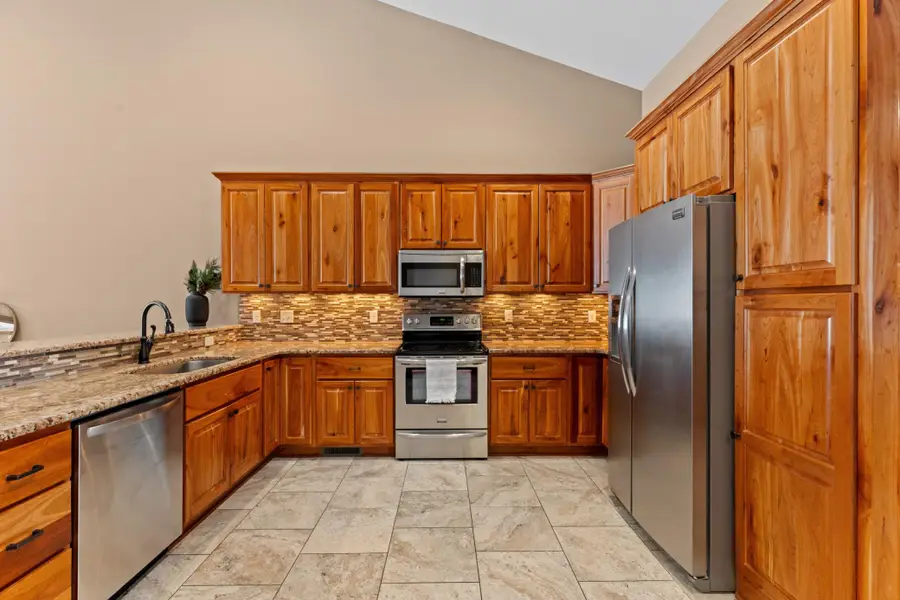 652 Shardlow Place Ne, Byron, MN 55920 - Image #3