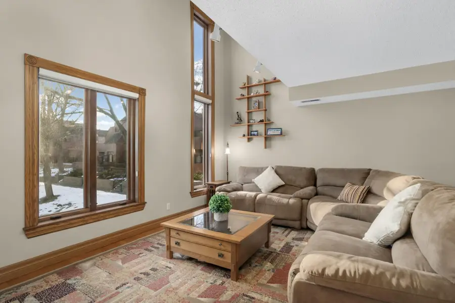 5 Irvine Park #5B, Saint Paul, MN 55102 - #3