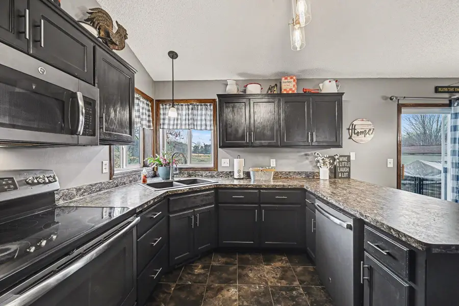 601 Hickory Street Sw, Isanti, MN 55040 - #3