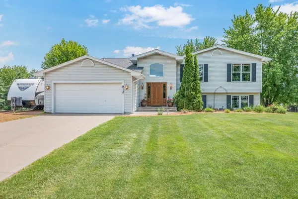 812 Larkspur Court, Shakopee, MN 55379