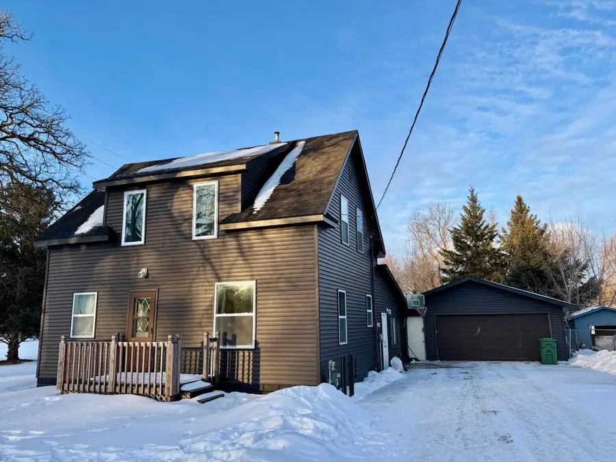 301 7th Avenue Se, Roseau, MN 56751 - #2