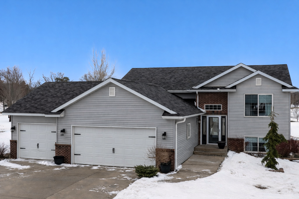 379 E River Circle, Sauk Centre, MN 56378