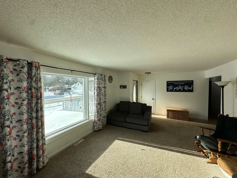 913 Center Street E, Roseau, MN 56751 - #2