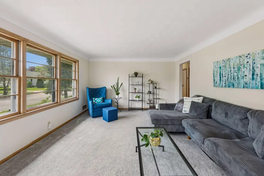 1073 Eleanor Avenue, Saint Paul, MN 55116 - #2