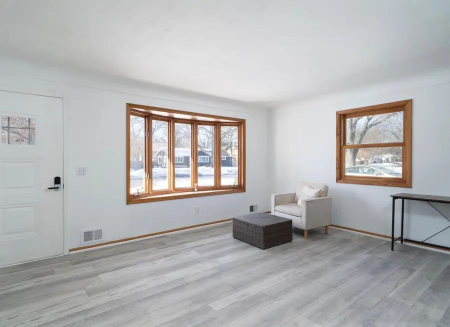 2463 Silver Lake Road Nw, New Brighton, MN 55112 - Image #2