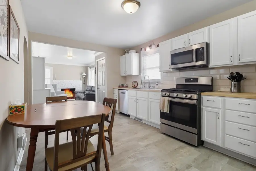 1064 Rose Avenue E, Saint Paul, MN 55106 - #2