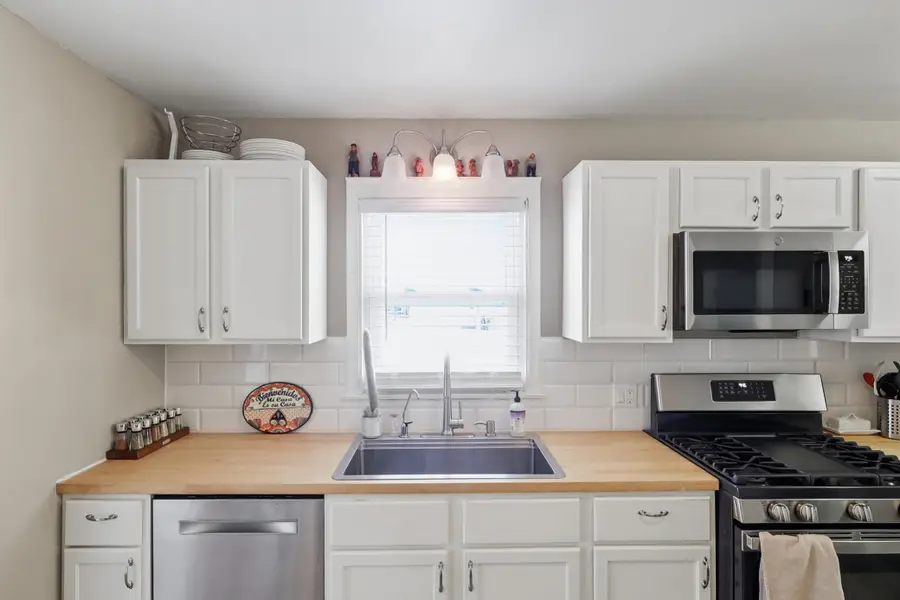 1064 Rose Avenue E, Saint Paul, MN 55106 - #3