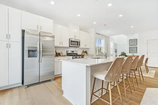 1098 Anmeadle Row, Rosemount, MN 55068