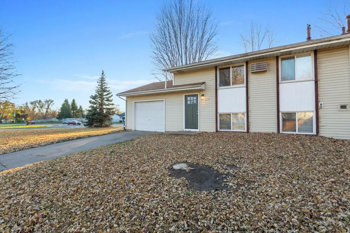 1076 Sibley Street S, Shakopee, MN 55379 - #1