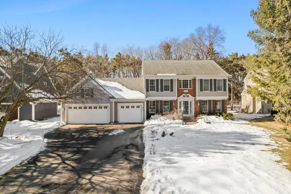 1752 Interlachen Bay, Woodbury, MN 55125