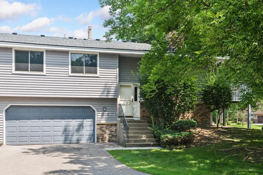 1042 Pontiac Lane, Chanhassen, MN 55317 - #2