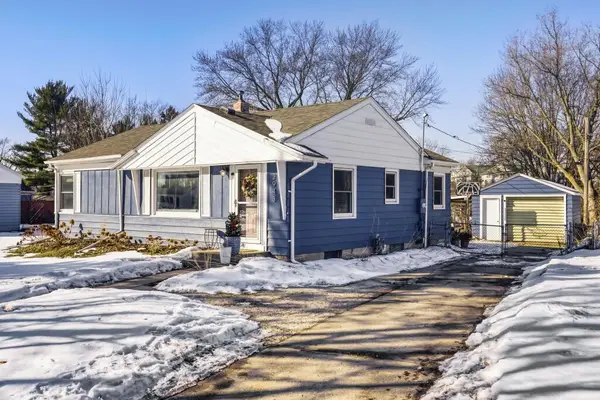 2943 Arona Street, Roseville, MN 55113