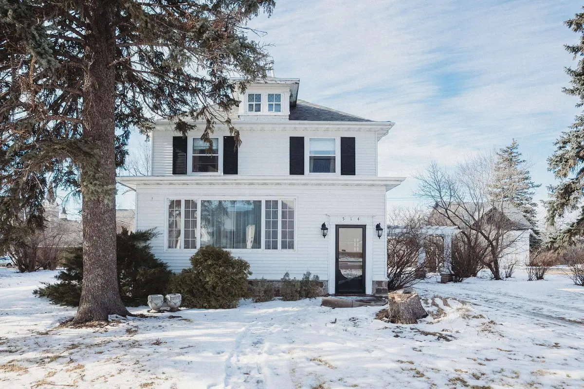 514 2nd Avenue Se, Jamestown, ND 58401 - #1