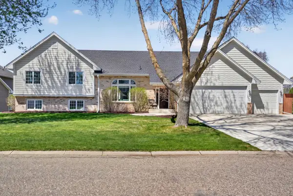 709 Laura Court, Chaska, MN 55318