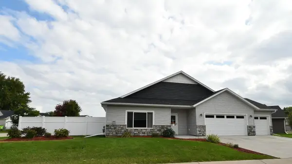 260 Golden Bear Lane, Zumbrota, MN 55992