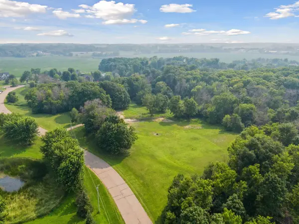 2211 Heritage Trail, Maple Plain, MN 55359