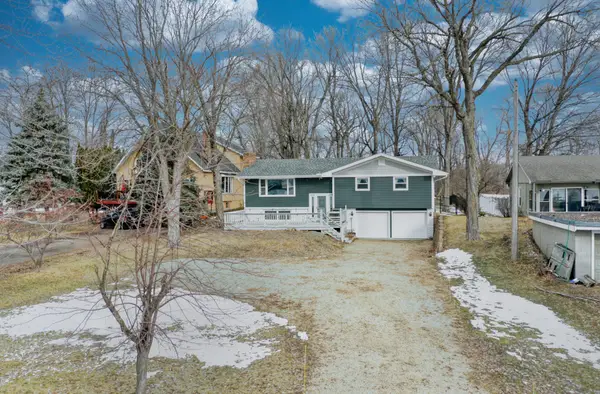 8112 N Shore Trail N, Forest Lake, MN 55025