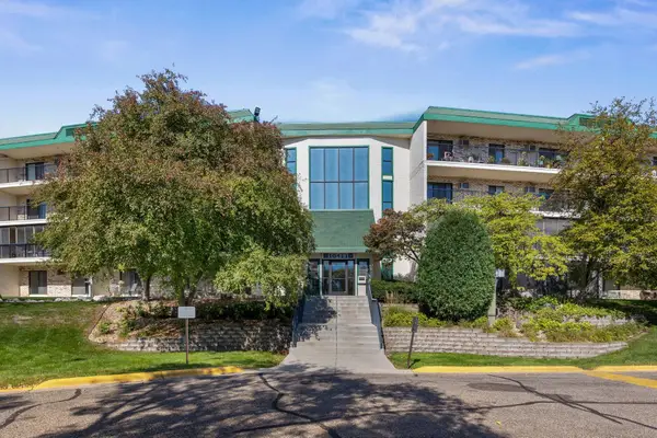 10411 Cedar Lake Road #213, Minnetonka, MN 55305