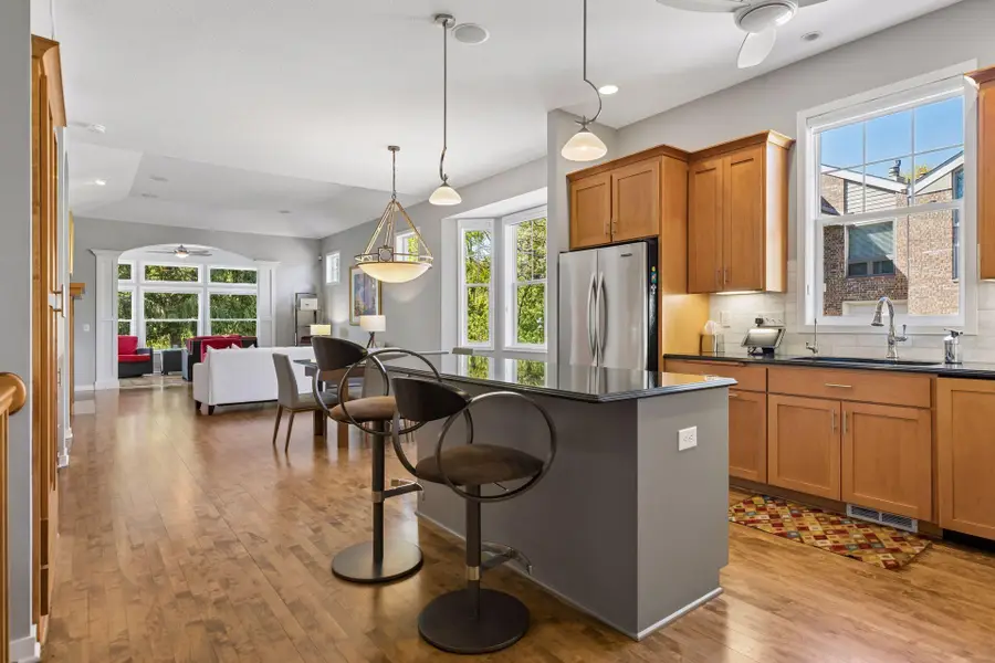 7660 Woodview Court, Edina, MN 55439 - #3
