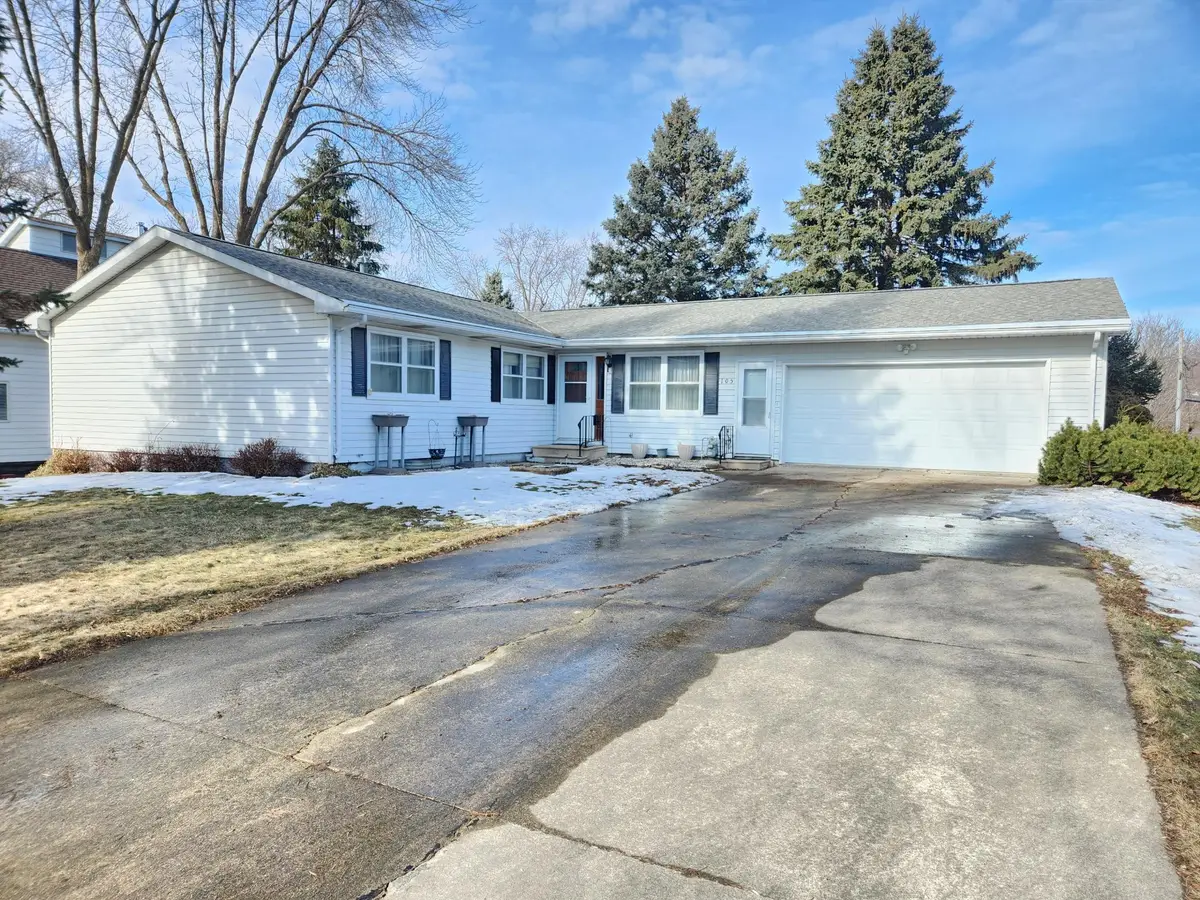 105 E Hawthorne Street, Albert Lea, MN 56007 - #1