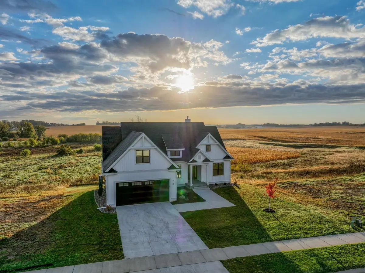 610 Field Point Street, Roberts, WI 54023 - #1