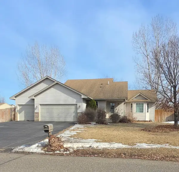 2200 Bridgewater Boulevard S, Cambridge, MN 55008