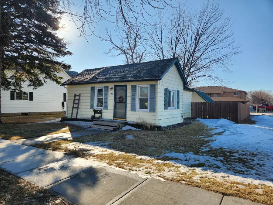 202 Langer Avenue S, Casselton, ND 58012 - #2