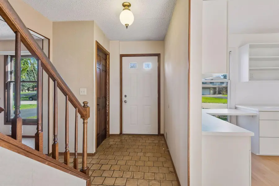 812 Oriole Lane, Chaska, MN 55318 - #3