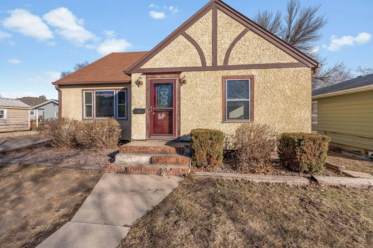 315 E 12th Street, Blue Earth, MN 56013 - #1