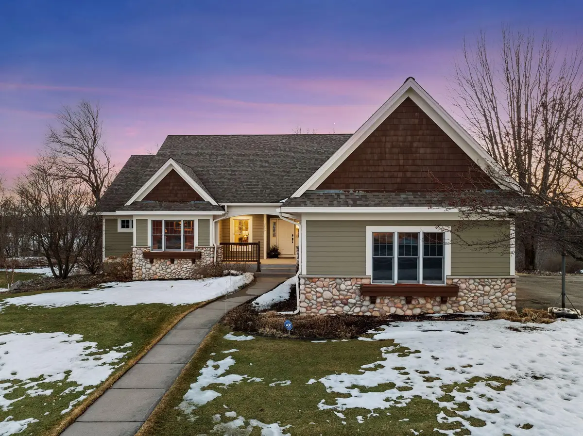 3890 Kindred Way, Lake Elmo, MN 55042 - #1