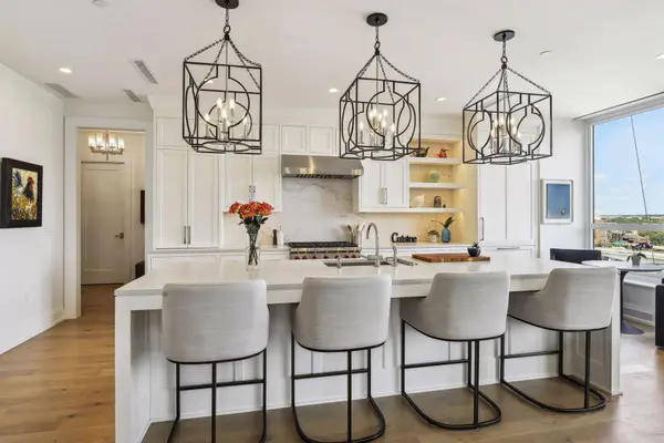 1111 W River Parkway #14E, Minneapolis, MN 55415