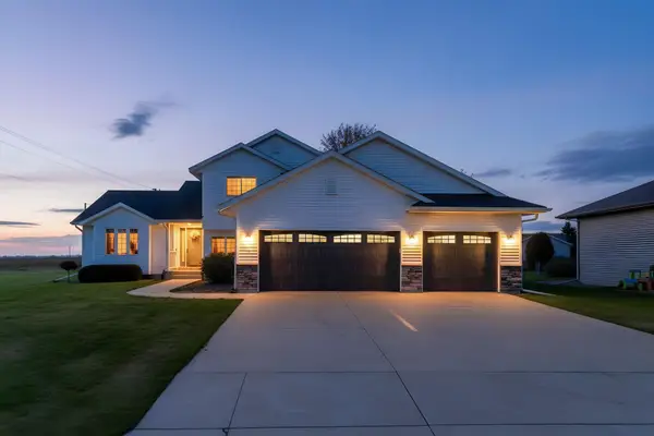 2595 Fox Hollow Lane, Owatonna, MN 55060