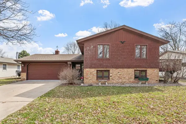 1079 Monroe Street S, Shakopee, MN 55379