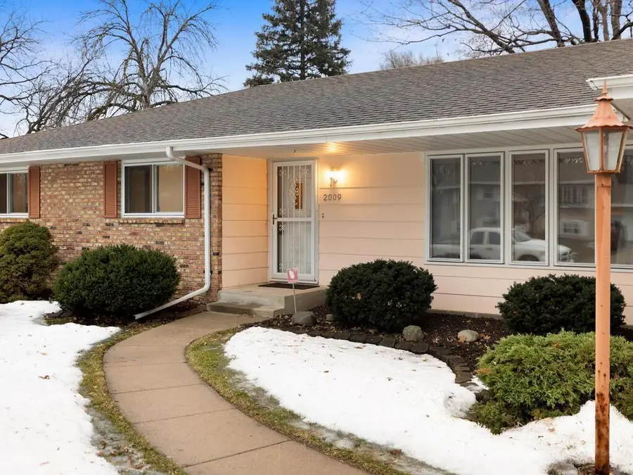 2009 E 86 1/2 Street, Bloomington, MN 55425 - #2