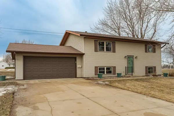 507 Meadow Lark Lane, Dodge Center, MN 55927