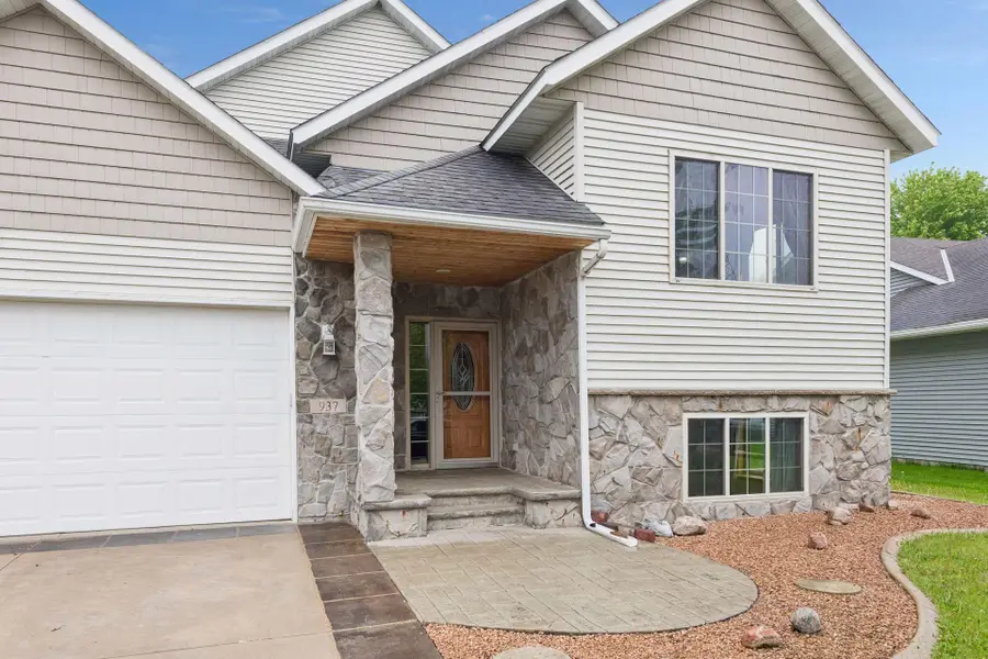 937 S Cedar Street, Belle Plaine, MN 56011 - #2