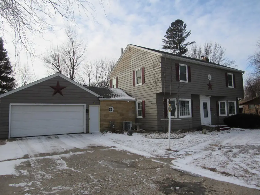 405 Clary Street W, Worthington, MN 56187 - #2